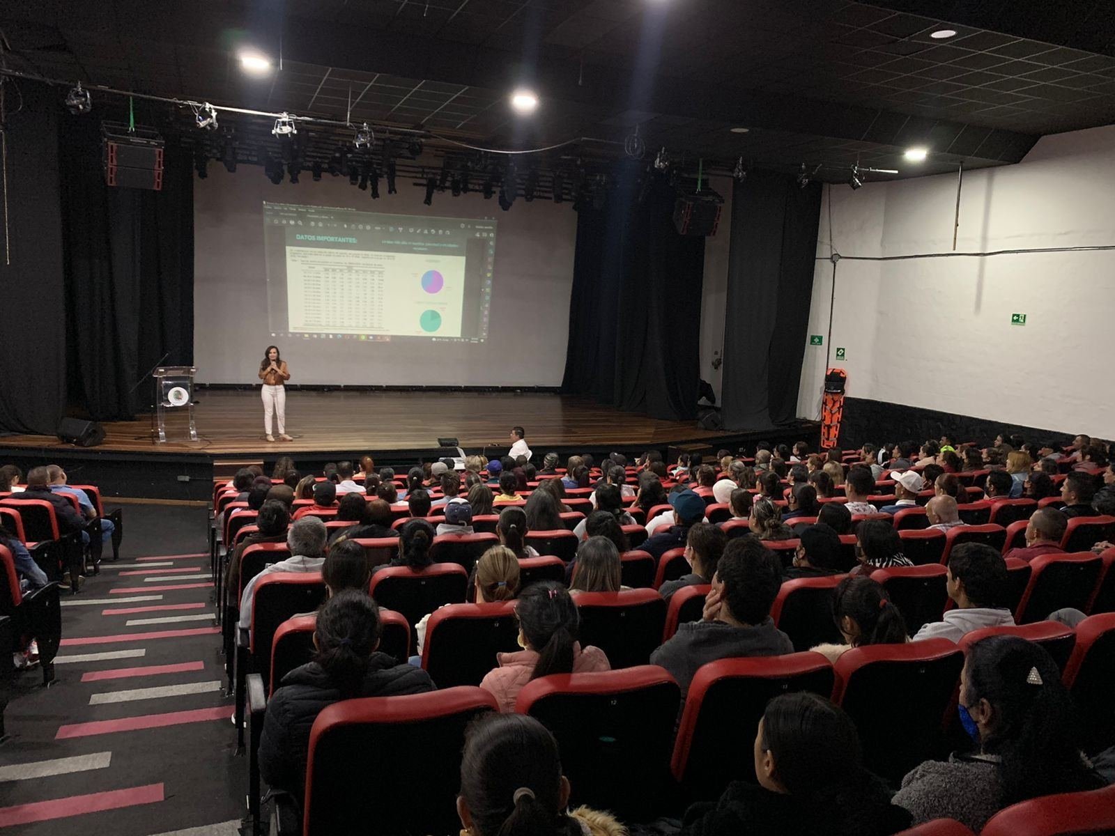 Conferencia y talleres